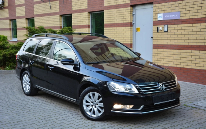 Volkswagen Passat cena 43900 przebieg: 232000, rok produkcji 2014 z Elbląg małe 781